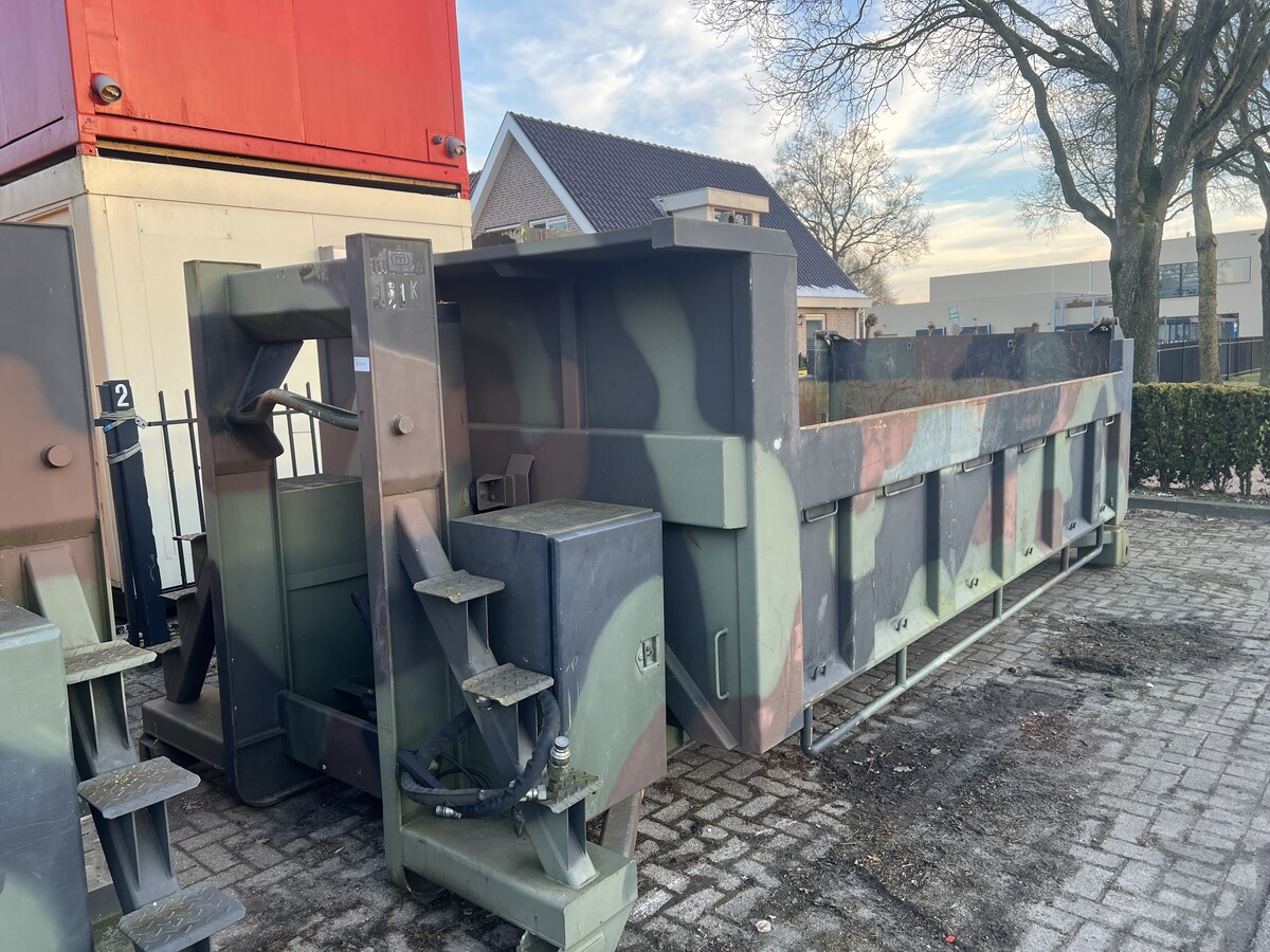 Afbeelding bij Haakarm container(s) met hydraulische kiep functie 