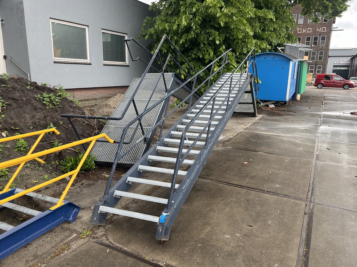 Afbeelding bij Stalen trap (extra hoog) 