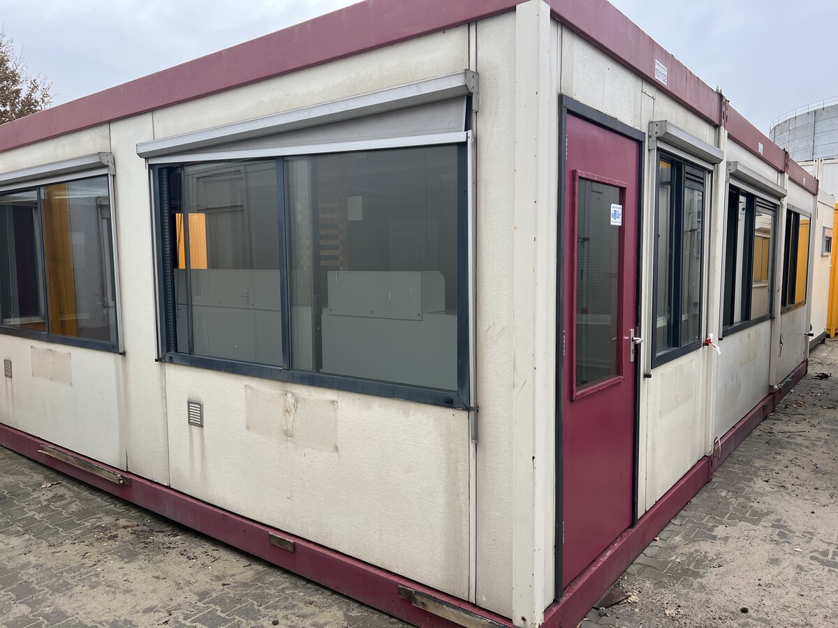 Afbeelding bij Kantoorunit / woonunit met veel ramen 