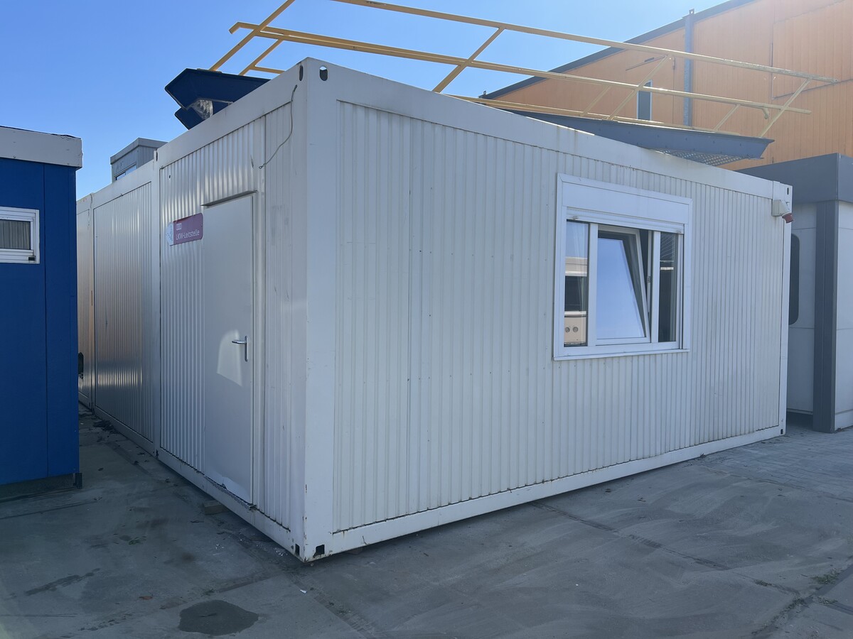 Afbeelding bij Douche unit / omkleed unit / sanitair unit 